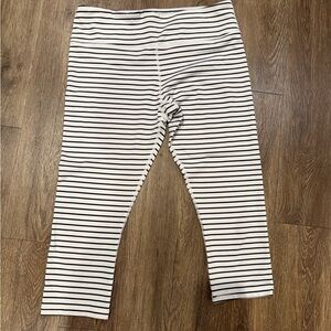 Scorpio Sol Cropped Athletic Leggings